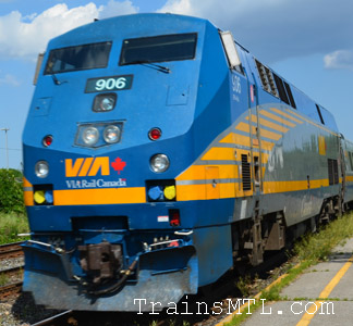 Locomotive VIA906 left side / coté gauche
